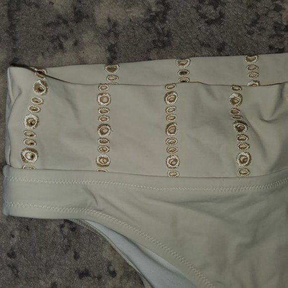 Victoria Secret Bikini || Large bottom Medium Top - Picture 5 of 10